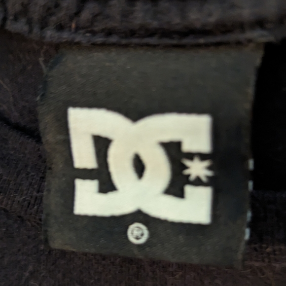 Sold DC size S but have  in a Medium. In closet  women's baby tee shirt black - Picture 2 of 3